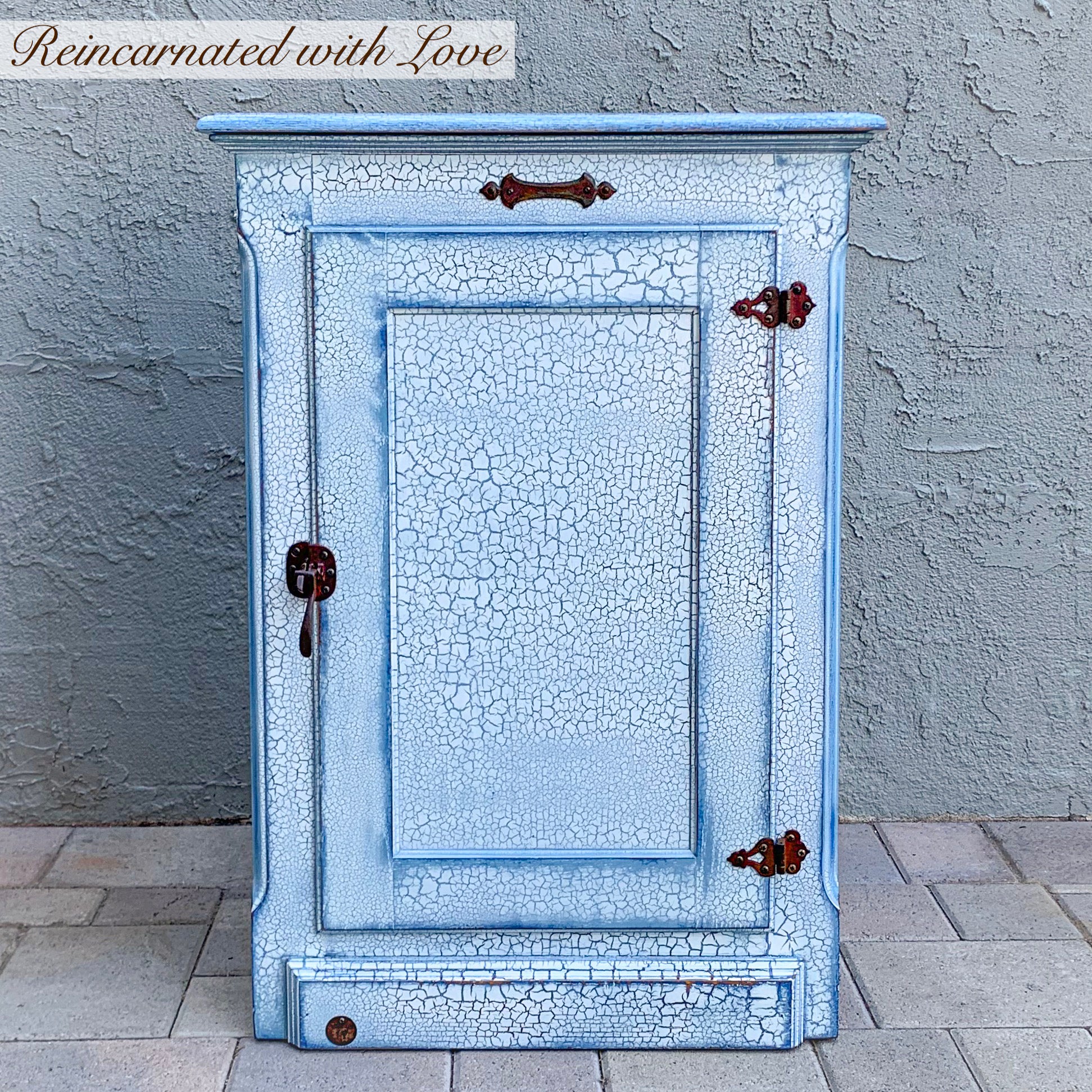Shabby Chic Laundry Hamper ~ lift top hamper in distressed white with blue hues